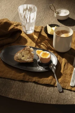 Assiette Flow Ceramique/ Avec Coquetier Integre - 23 X 14 Cm - Ferm Living