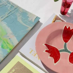 Assiette Tulip Ceramique Rose Rouge / O 26 Cm - Peint A La Main - Laetitia Rouget