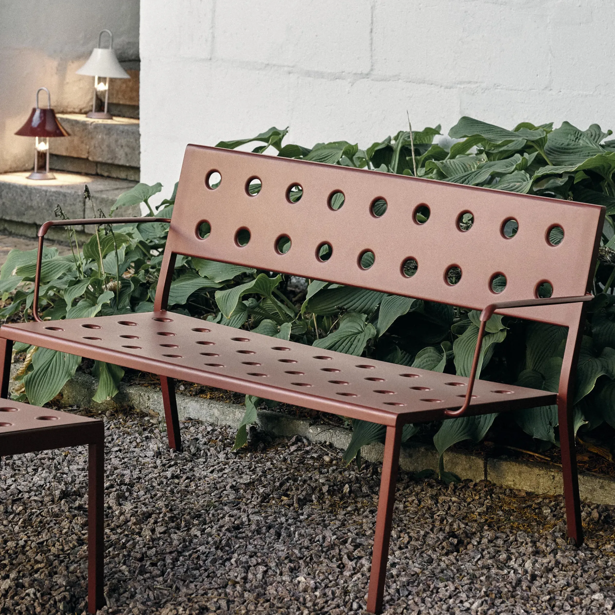 Banc Avec Dossier Balcony Lounge Metal Rouge / Avec Accoudoirs - L 121,5 Cm - Hay