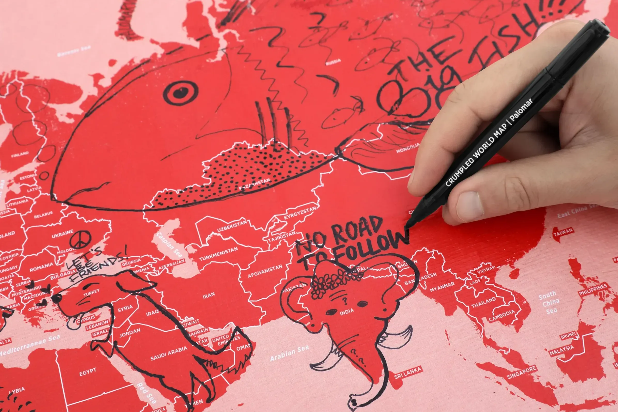 Carte Du Monde A Personnaliser Crumpled World By Countries Papier Multicolore / Noms De Pays - Feutre Effacable Inclus - 87 X 58 Cm - Palomar