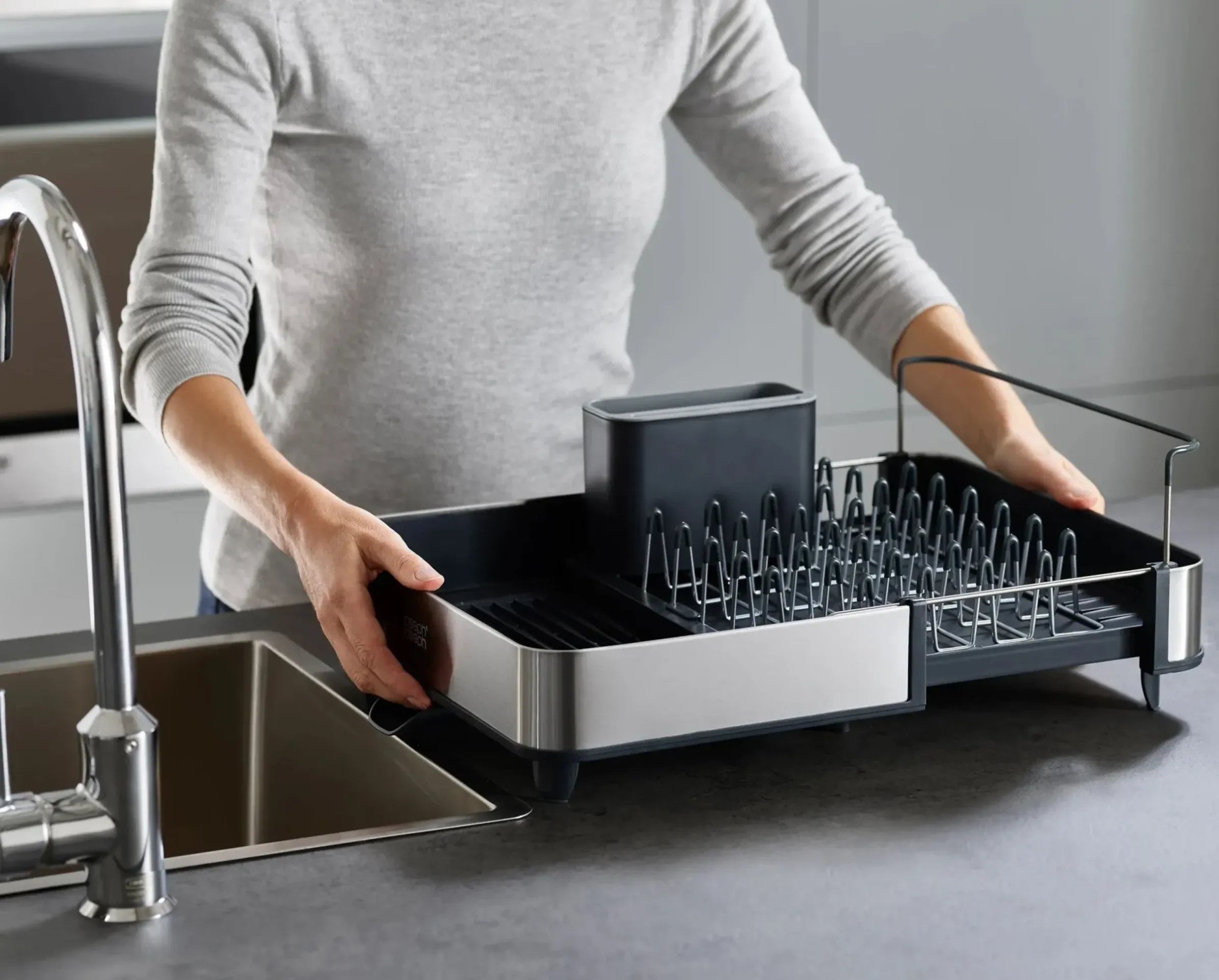 Egouttoir A Vaisselle Extensible Extend Steel Plastique Gris Metal / L 32 A 52.7 X P 36,4 Cm - Inox / Evacuation De L'Eau - Joseph Joseph