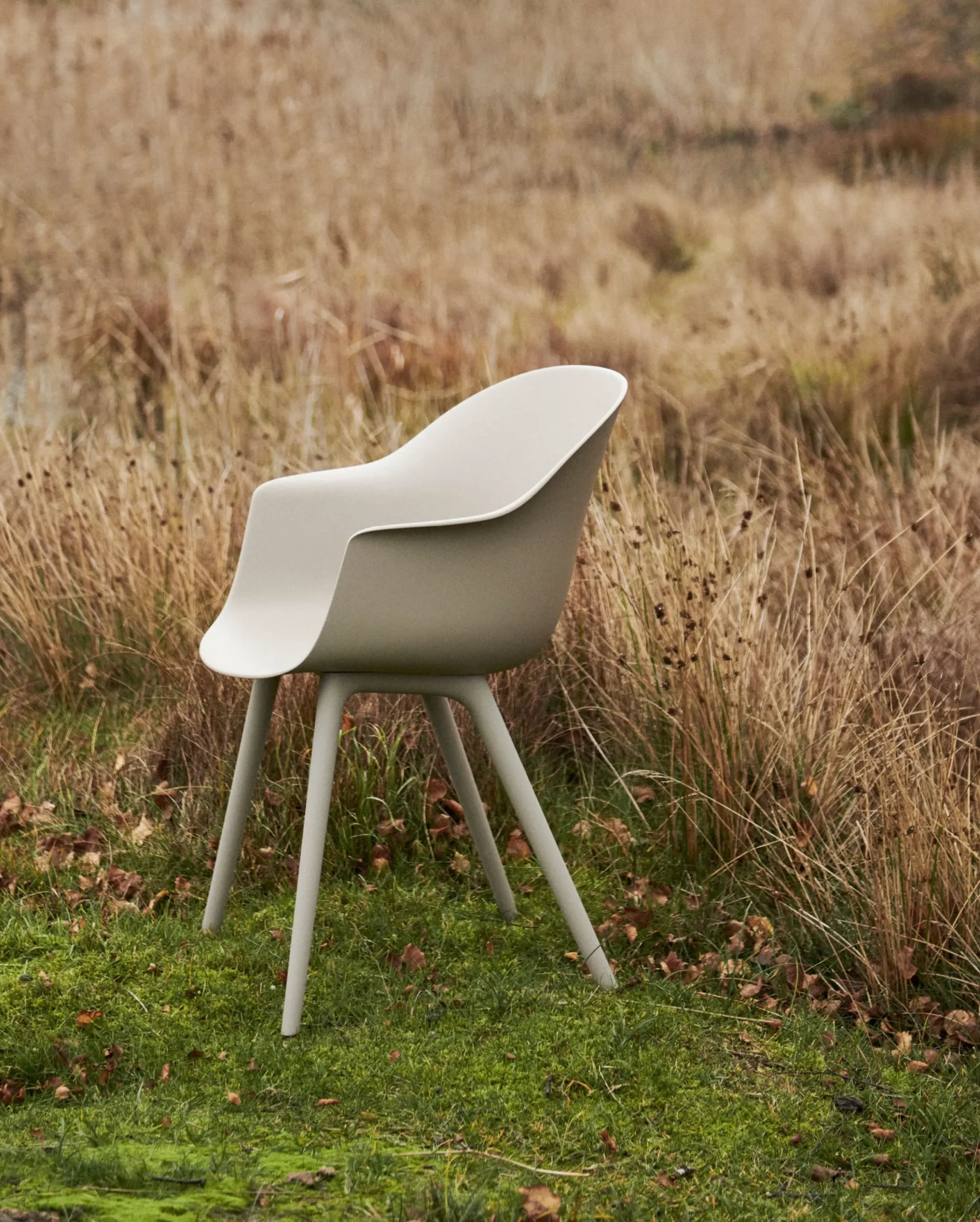 Fauteuil Bat Outdoor Plastique Beige - Gubi