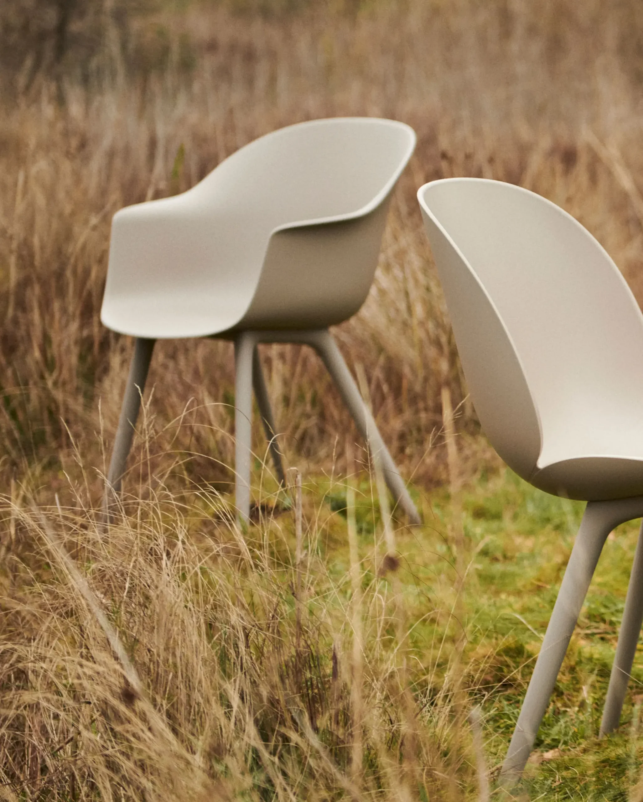 Fauteuil Bat Outdoor Plastique Beige - Gubi
