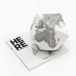 Globe Terrestre Here By Countries Small Papier Blanc Noir / O 23 Cm - Papier / A Personnaliser : Inclus 50 Epingles - Palomar