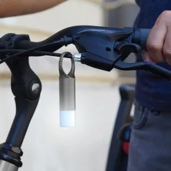 Lampe Led De Signalisation Nomaday Flash Metal / Mousqueton - Lumiere Visible Jusqu’A 200M / Recharge Usb - Lexon