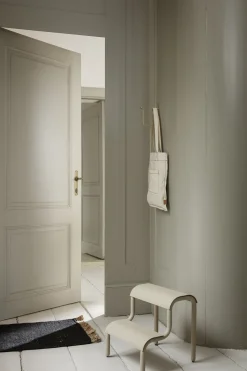 Marchepied Up Step Metal Beige / L 34 X P 35 X H 36 Cm - Ferm Living