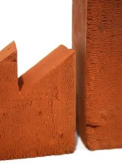Serre-Livre Fabrique Ceramique Rouge Marron / Bougeoir - Brique Moulee Main Sculptee - Aequo Design