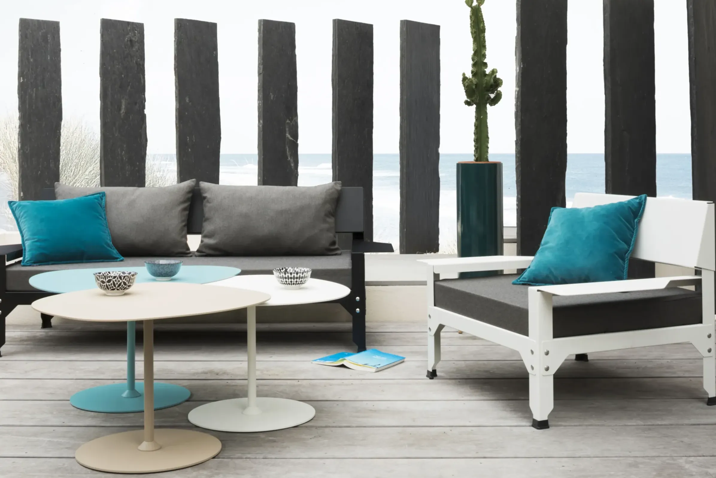 Table Basse Galet N°3 Outdoor Metal Beige / 57 X 64 X H 37 Cm - Matiere Grise