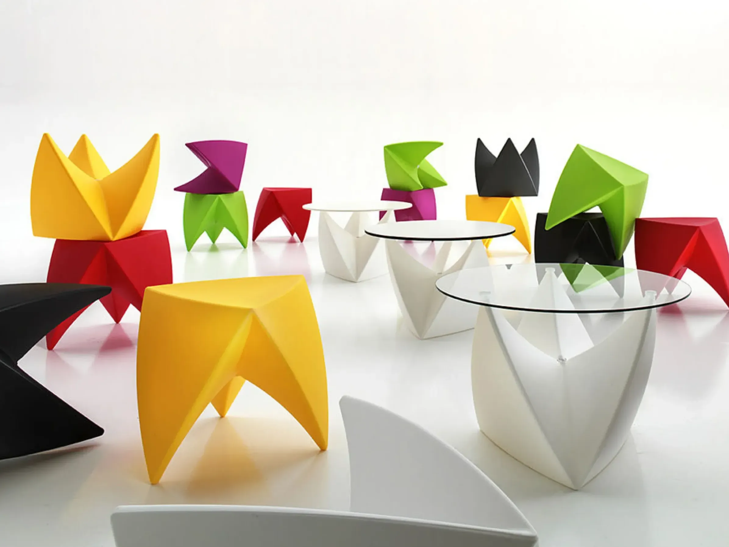 Table Basse Mr. Lem Verre Plastique Noir - Myyour