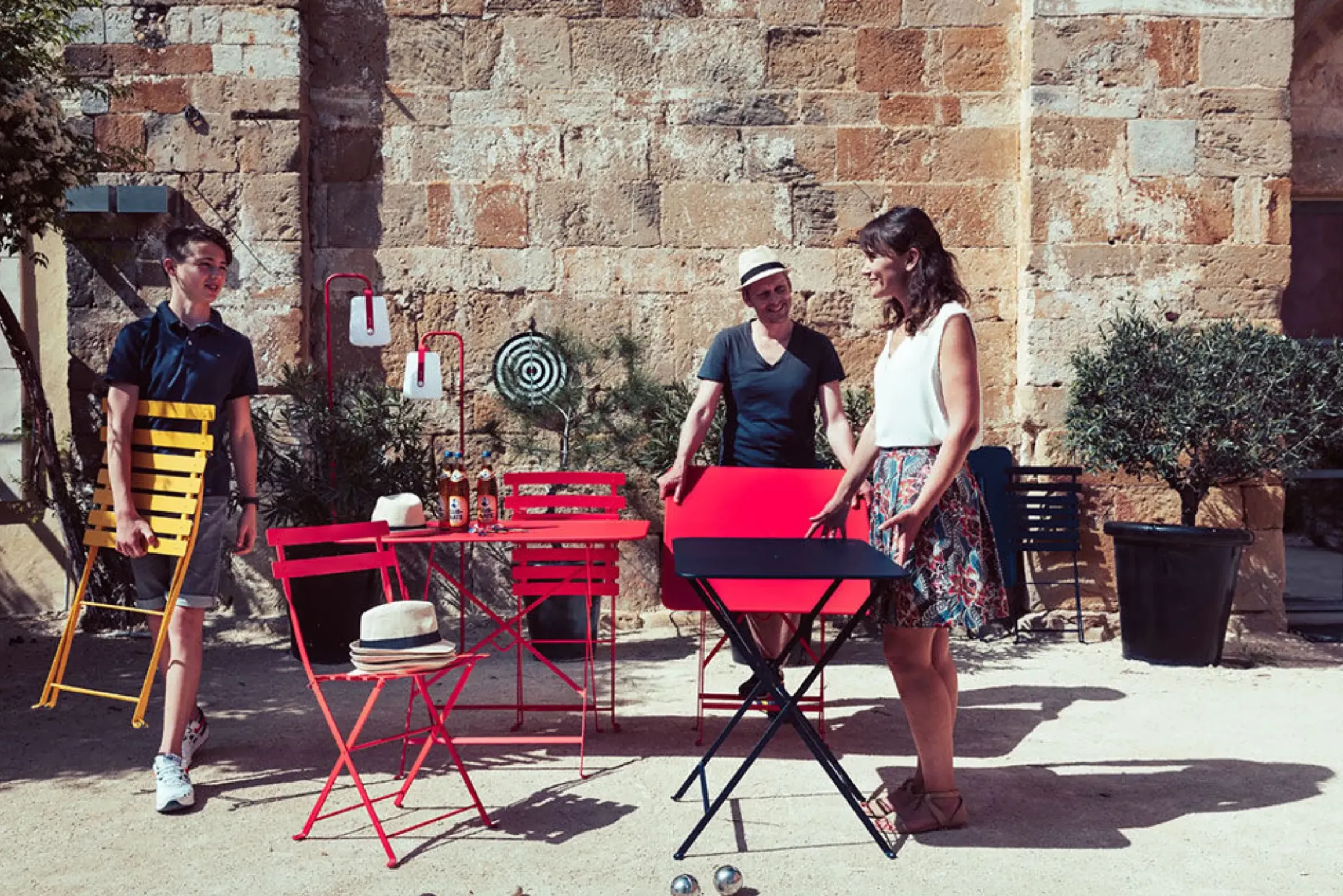 Table Pliante Bistro + Metal Rouge / 71 X 71 Cm - Trou Pour Parasol / Usage Intensif - Fermob
