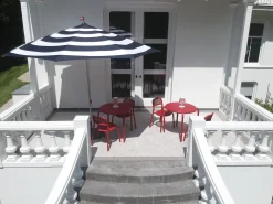 Table Ronde Toni Bistreau Metal Vert / O 80 Cm - Trou Pour Parasol + Bougeoir Amovible - Fatboy